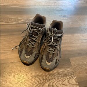 Adidas Yeezy Boost 700 V2 Geode sneaker